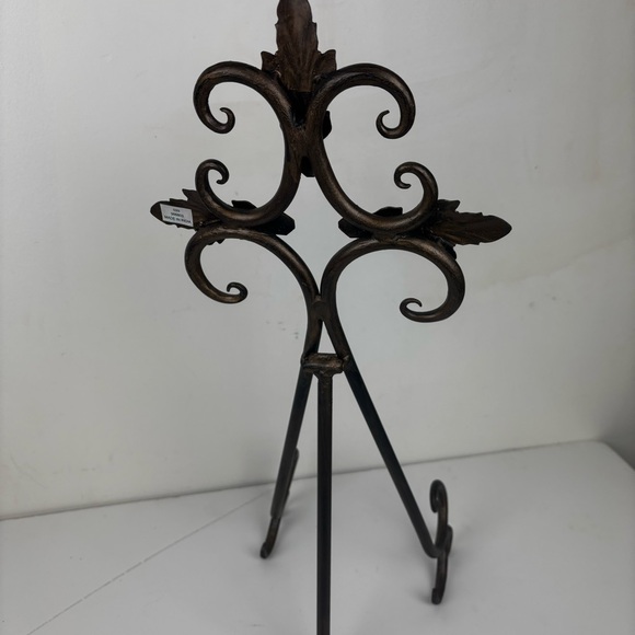Late 20th Century large wrought iron easel-elaborate scrollwork - Picture 7 of 10